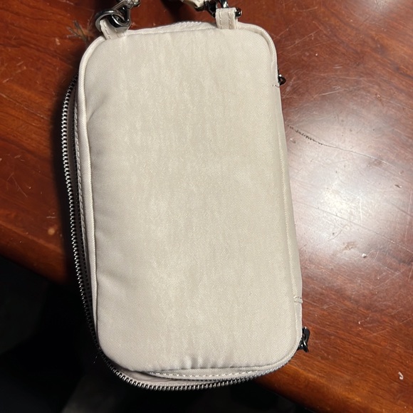 NWOT Herschel Side bag - Picture 4 of 5